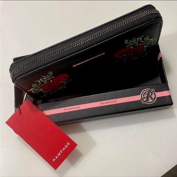 🆕 Rampage Floral Embroidered & Pebbled Zip-Around Long Trifold Wallet - Picture 5 of 14